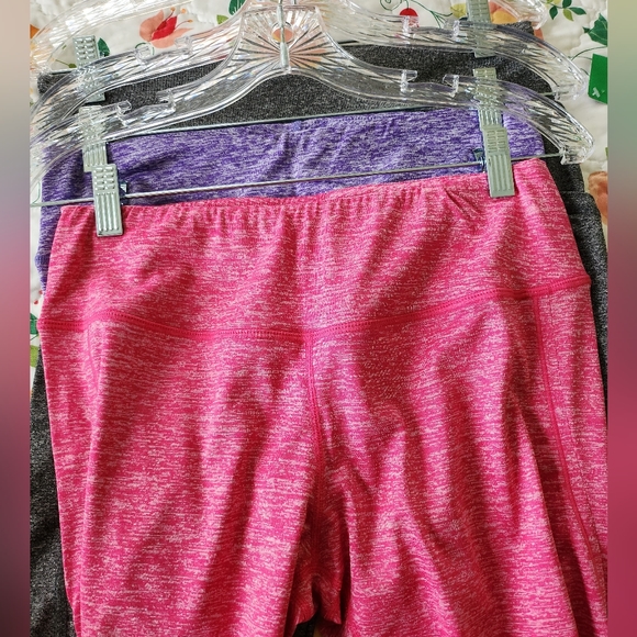 Three-fer! 3 pairs capri-length leggings size XL & 1X - Picture 4 of 5
